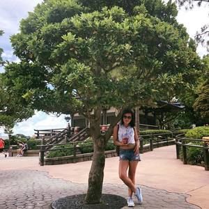 Meet your Posher, Leslie